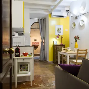https://capocci-house.it-romehotels.com